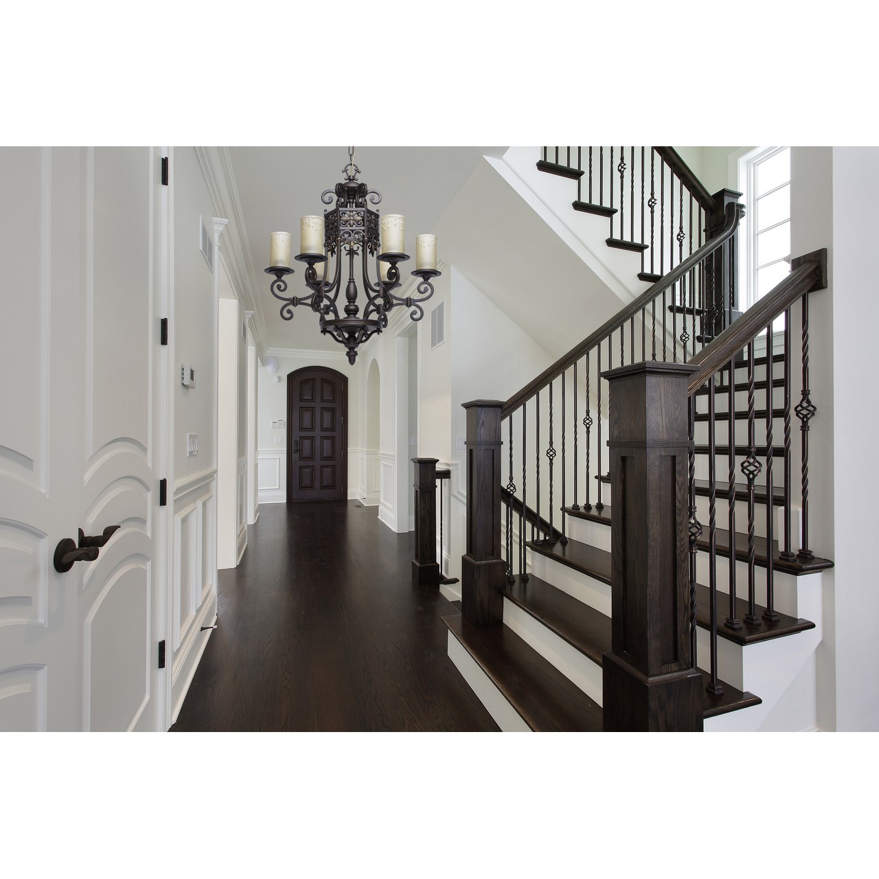 картинка Подвесная люстра Chiaro Айвенго 382011606 магазин pro-decor.kz являющийся официальным дистрибьютором в Казахстане картинка Подвесная люстра Chiaro Айвенго 382011606 от магазина pro-decor.kz