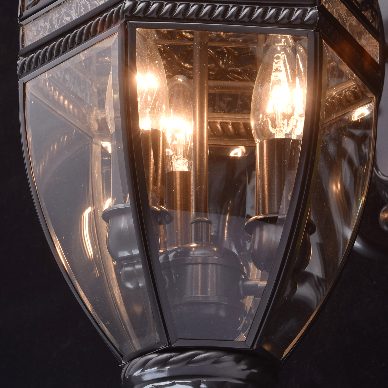 картинка Уличный настенный светильник Chiaro Корсо 2 801020603 магазин pro-decor.kz являющийся официальным дистрибьютором в Казахстане картинка Уличный настенный светильник Chiaro Корсо 2 801020603 от магазина pro-decor.kz