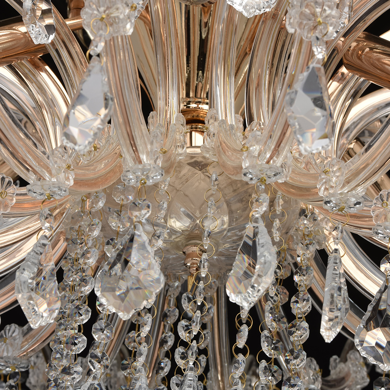 картинка Потолочная люстра Chiaro Луиза 383010106 магазин pro-decor.kz являющийся официальным дистрибьютором в Казахстане картинка Потолочная люстра Chiaro Луиза 383010106 от магазина pro-decor.kz