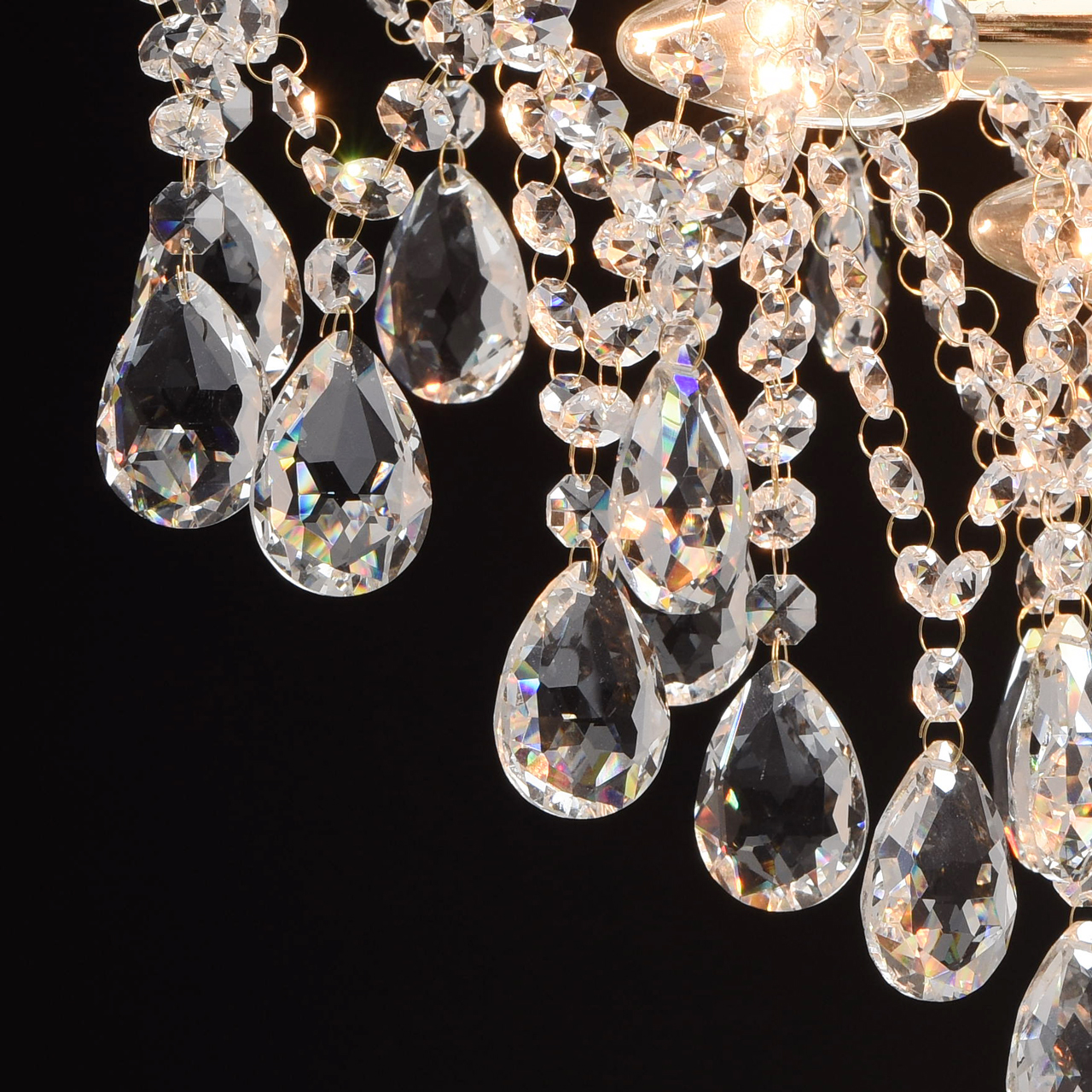 картинка Потолочная люстра MW-Light Бриз 464017406 от магазина pro-decor.kz