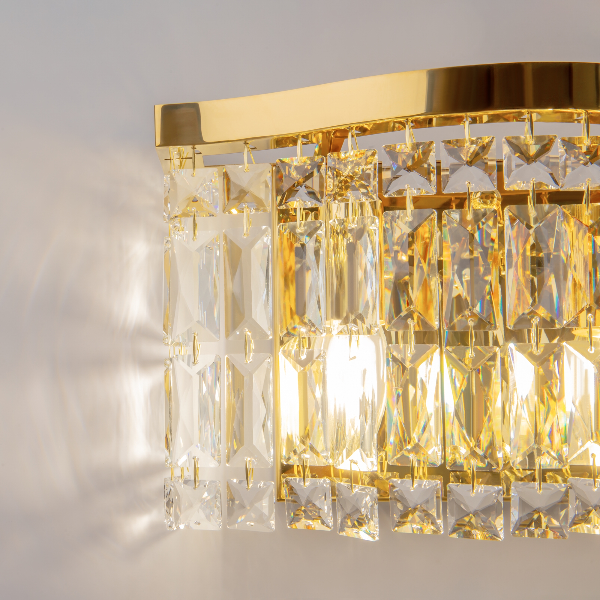 картинка Настенный светильник (бра) Maytoni DIA005WL-02G от магазина pro-decor.kz