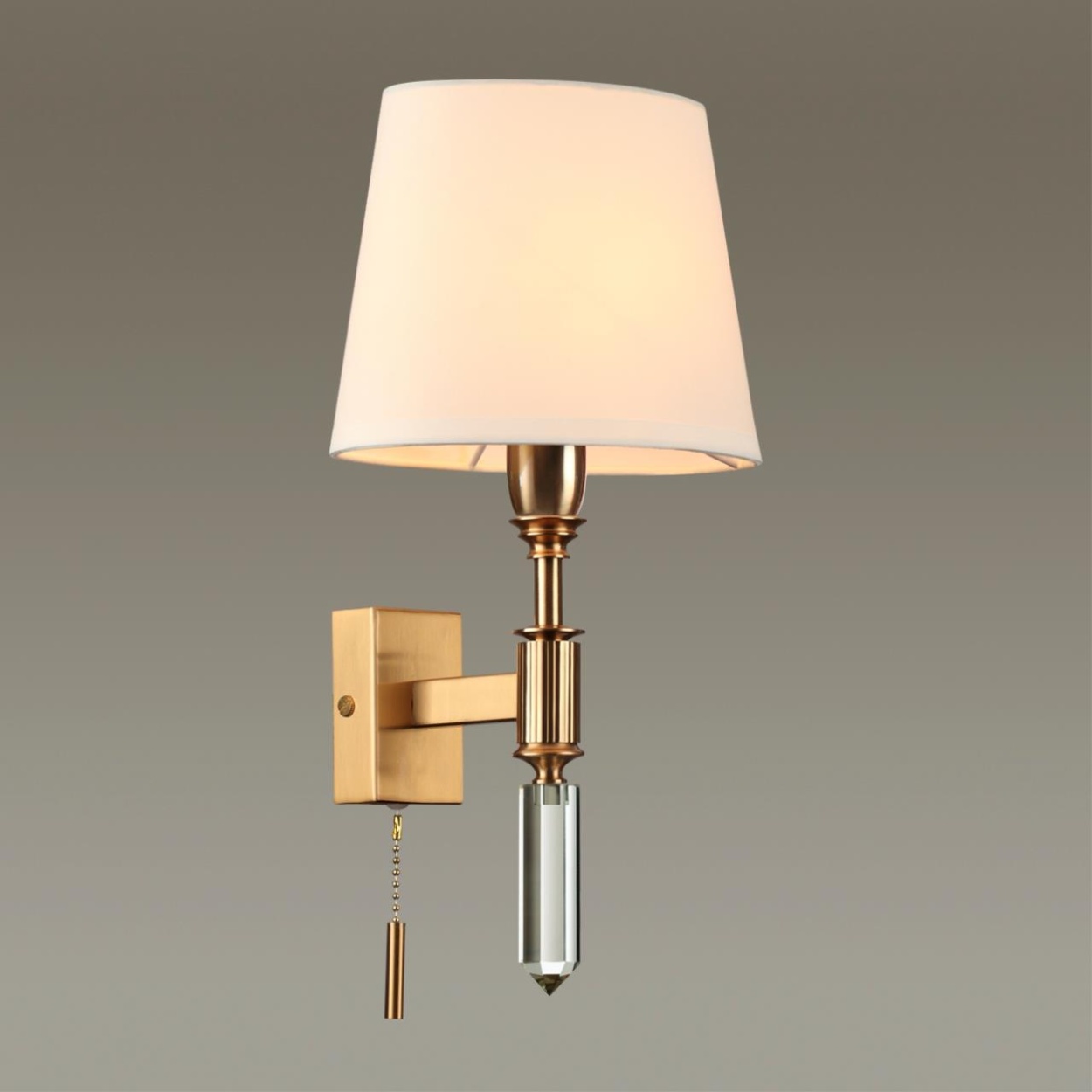 картинка Бра Odeon Light Modern London 4894/1W магазин pro-decor.kz являющийся официальным дистрибьютором в Казахстане картинка Бра Odeon Light Modern London 4894/1W от магазина pro-decor.kz