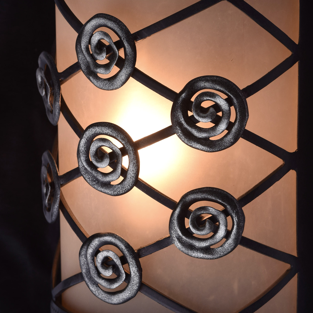 картинка Настенный светильник Chiaro Айвенго 382026301 магазин pro-decor.kz являющийся официальным дистрибьютором в Казахстане картинка Настенный светильник Chiaro Айвенго 382026301 от магазина pro-decor.kz