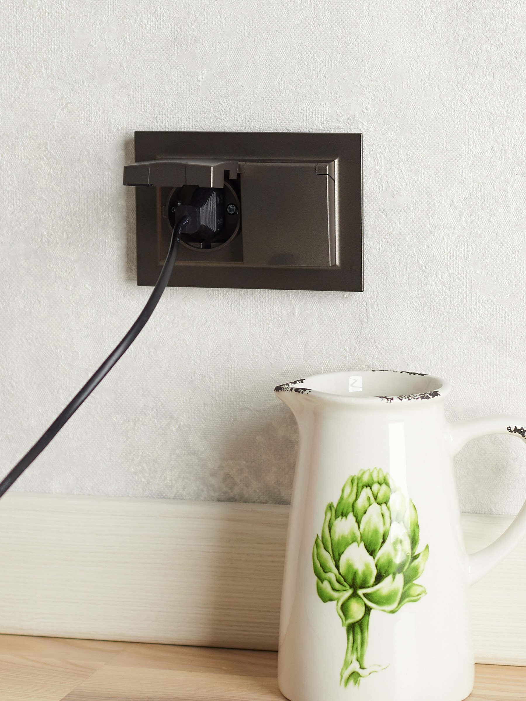 картинка BRITE Роз. 2-я с кр. 16А в сб IP44 РСбш12-3-44-БрТБ бр. IEK от магазина pro-decor.kz