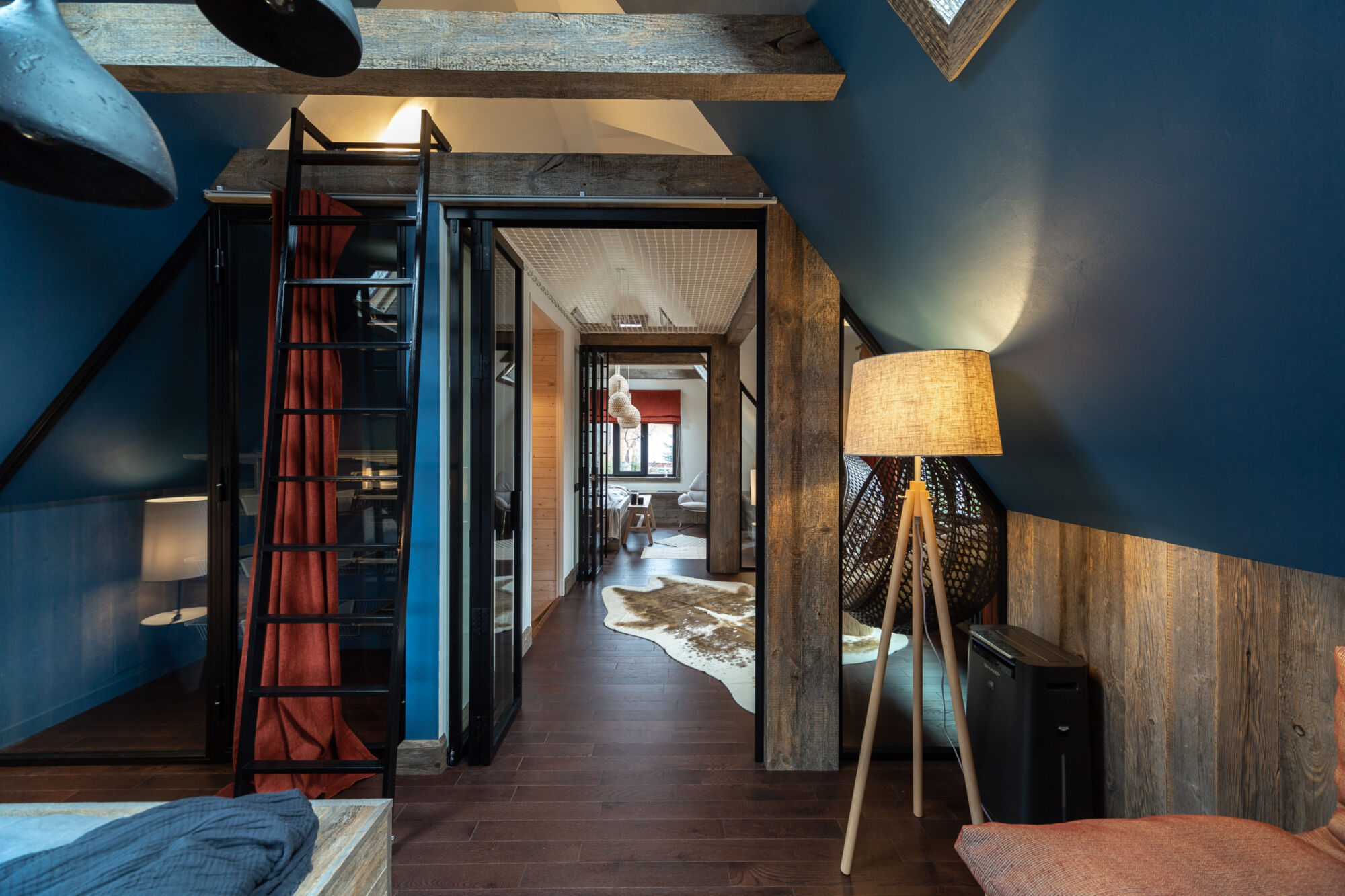 картинка Торшер Maytoni Calvin Z177-FL-01-BR от магазина pro-decor.kz