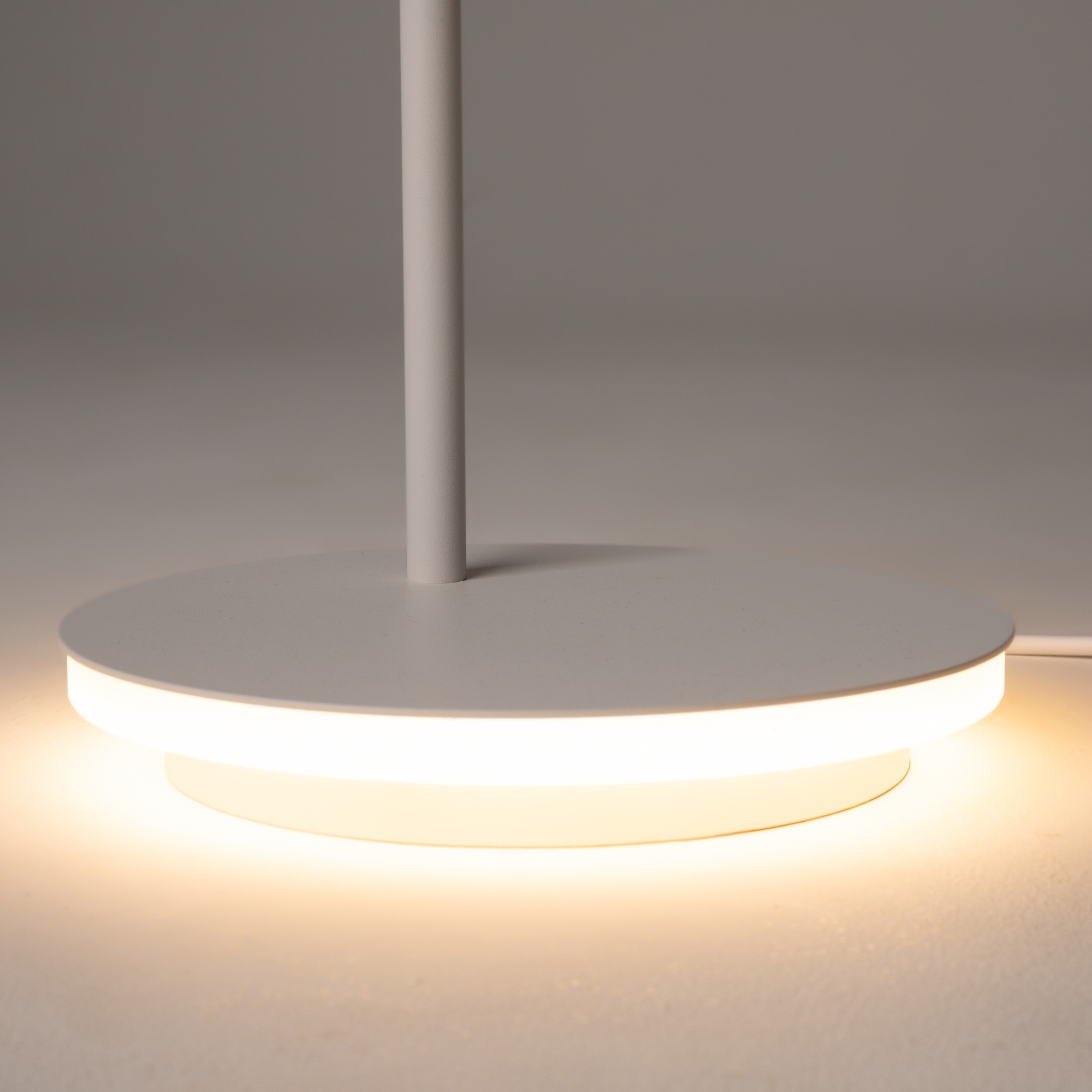 картинка Торшер Maytoni Estudo Z010FL-L8W3K от магазина pro-decor.kz