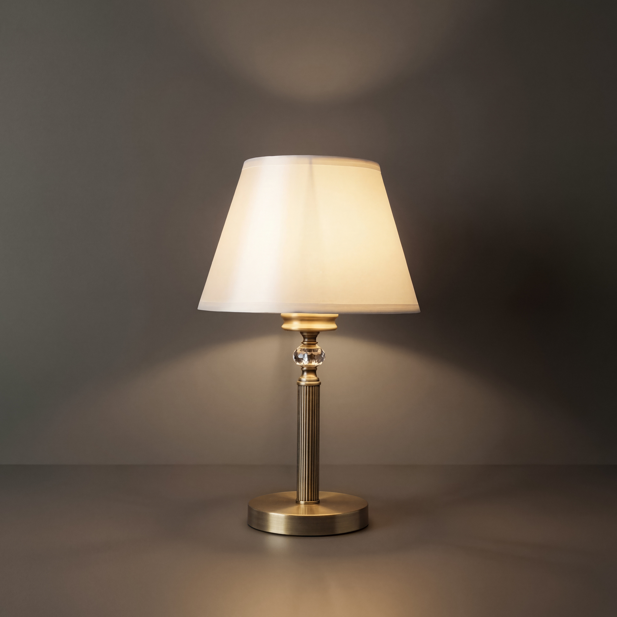 картинка Настольная лампа Freya Alessandra FR2016TL-01BZ от магазина pro-decor.kz