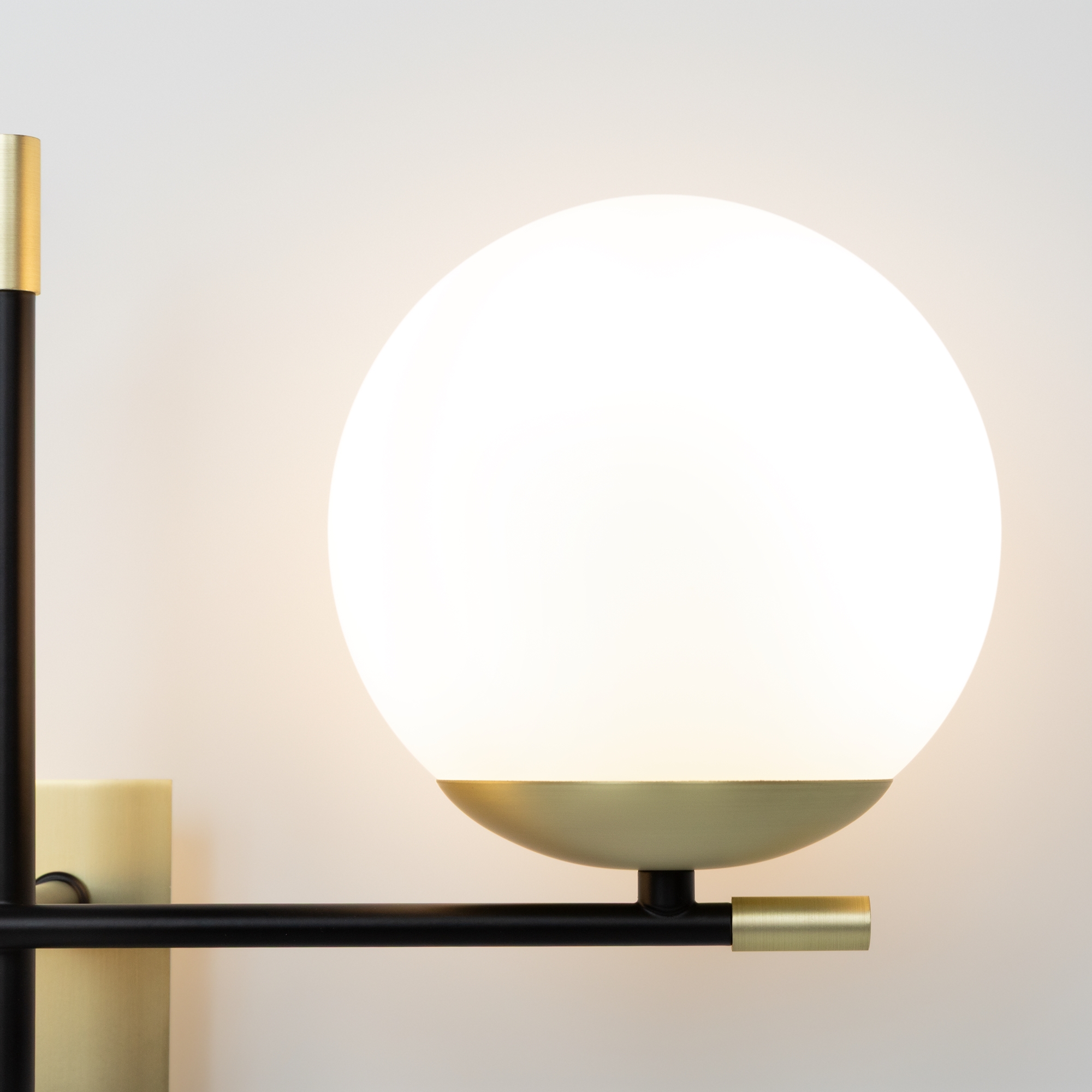 картинка Бра Maytoni Nostalgia MOD050WL-02G от магазина pro-decor.kz