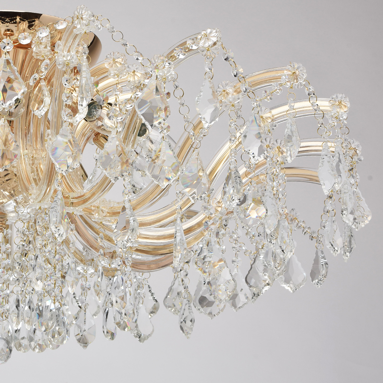 картинка Потолочная люстра Chiaro Луиза 383010210 магазин pro-decor.kz являющийся официальным дистрибьютором в Казахстане картинка Потолочная люстра Chiaro Луиза 383010210 от магазина pro-decor.kz