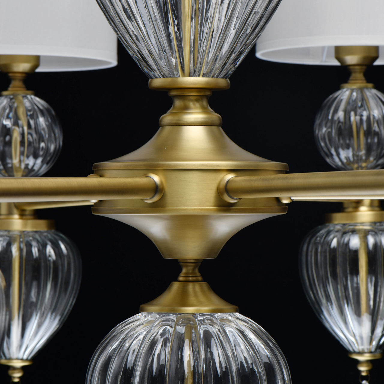 картинка Подвесная люстра Chiaro Оделия 619011408 от магазина pro-decor.kz