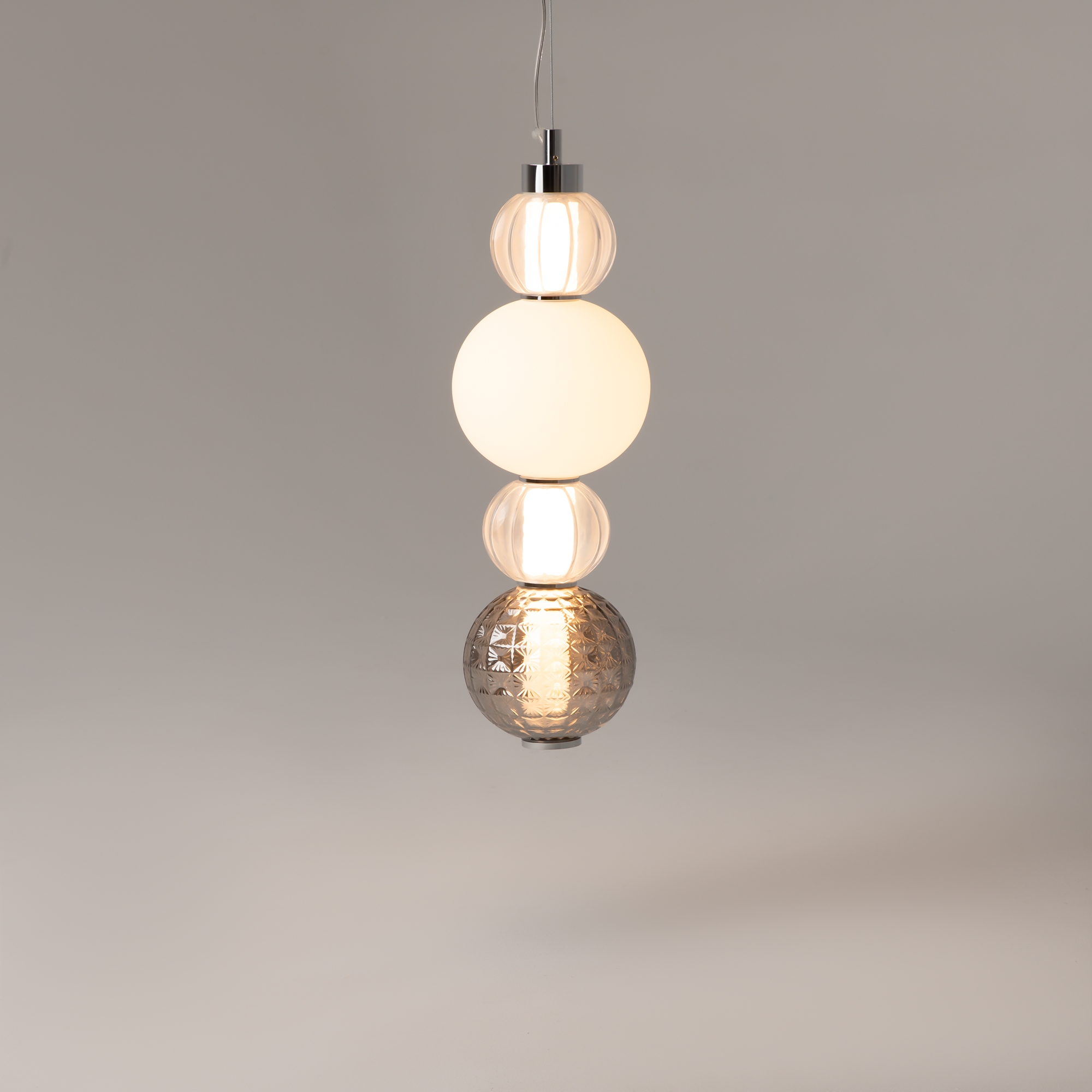 картинка Подвесной светодиодный светильник Maytoni Collar P069PL-L17CH3K от магазина pro-decor.kz