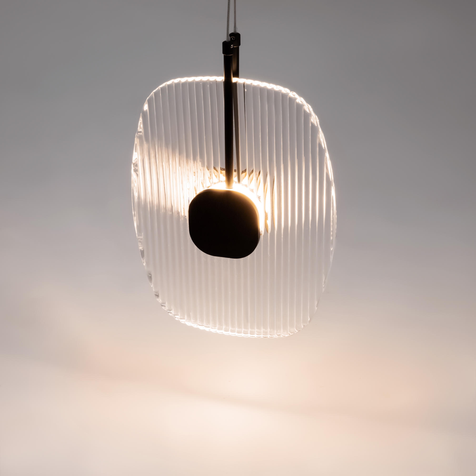 картинка Подвесной светильник Maytoni MOD152PL-L1BK от магазина pro-decor.kz