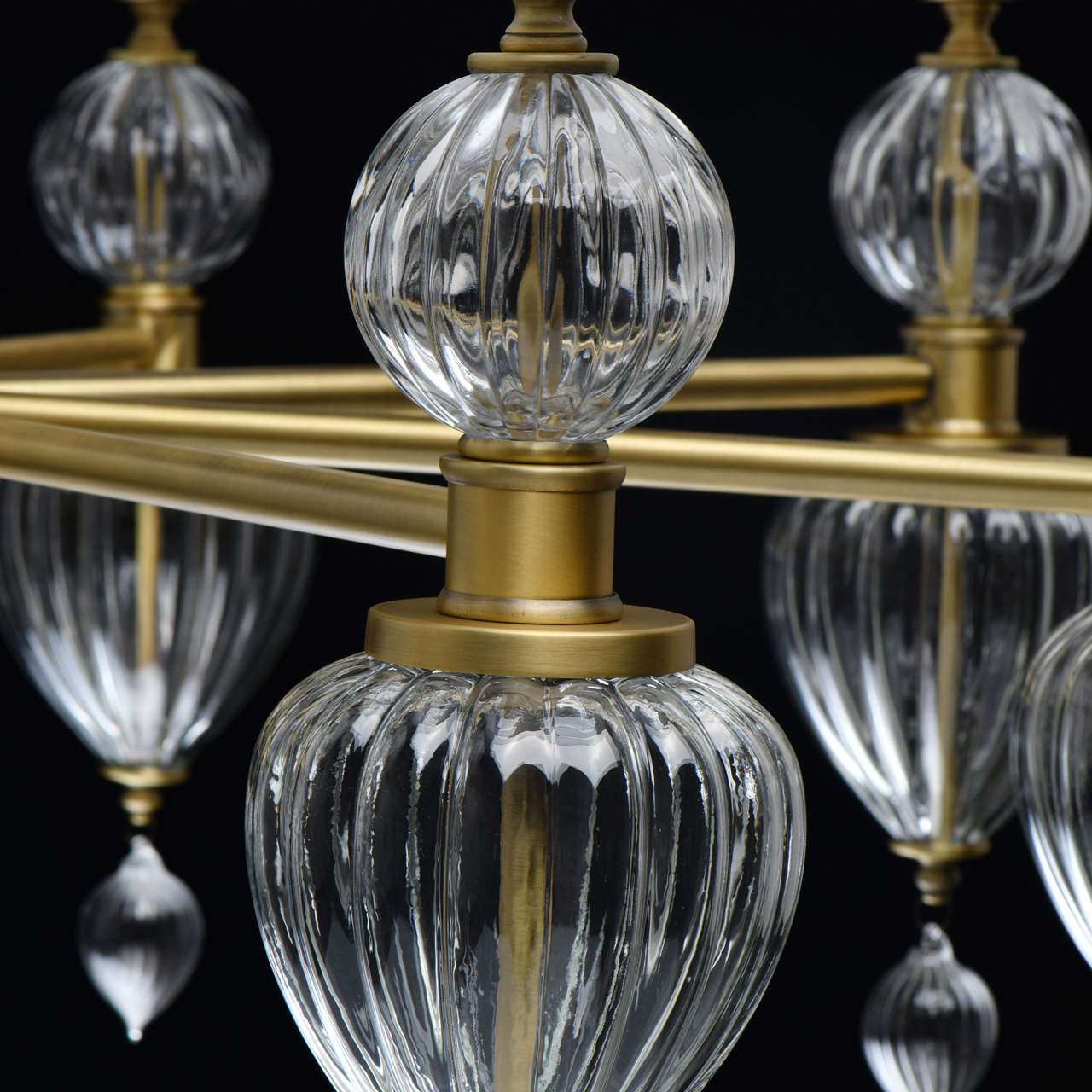 картинка Подвесная люстра Chiaro Оделия 619011408 от магазина pro-decor.kz
