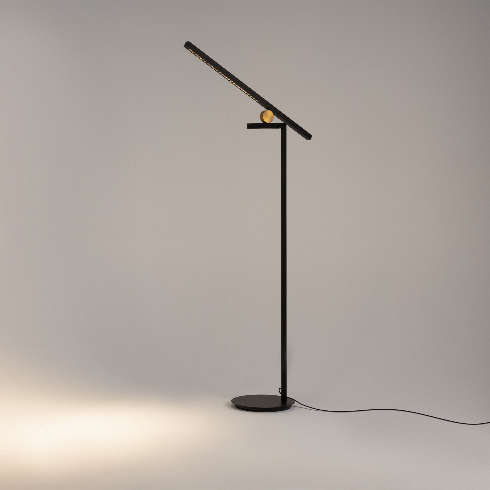 картинка Напольный светильник (торшер) Maytoni MOD363FL-L14B3K магазин pro-decor.kz являющийся официальным дистрибьютором в Казахстане картинка Напольный светильник (торшер) Maytoni MOD363FL-L14B3K от магазина pro-decor.kz