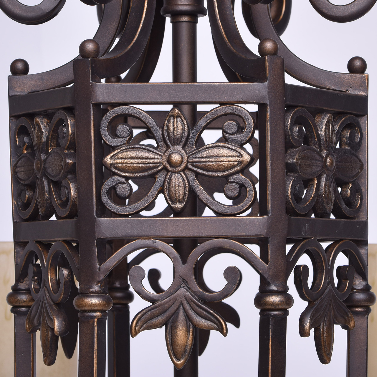 картинка Подвесная люстра Chiaro Айвенго 382011606 магазин pro-decor.kz являющийся официальным дистрибьютором в Казахстане картинка Подвесная люстра Chiaro Айвенго 382011606 от магазина pro-decor.kz