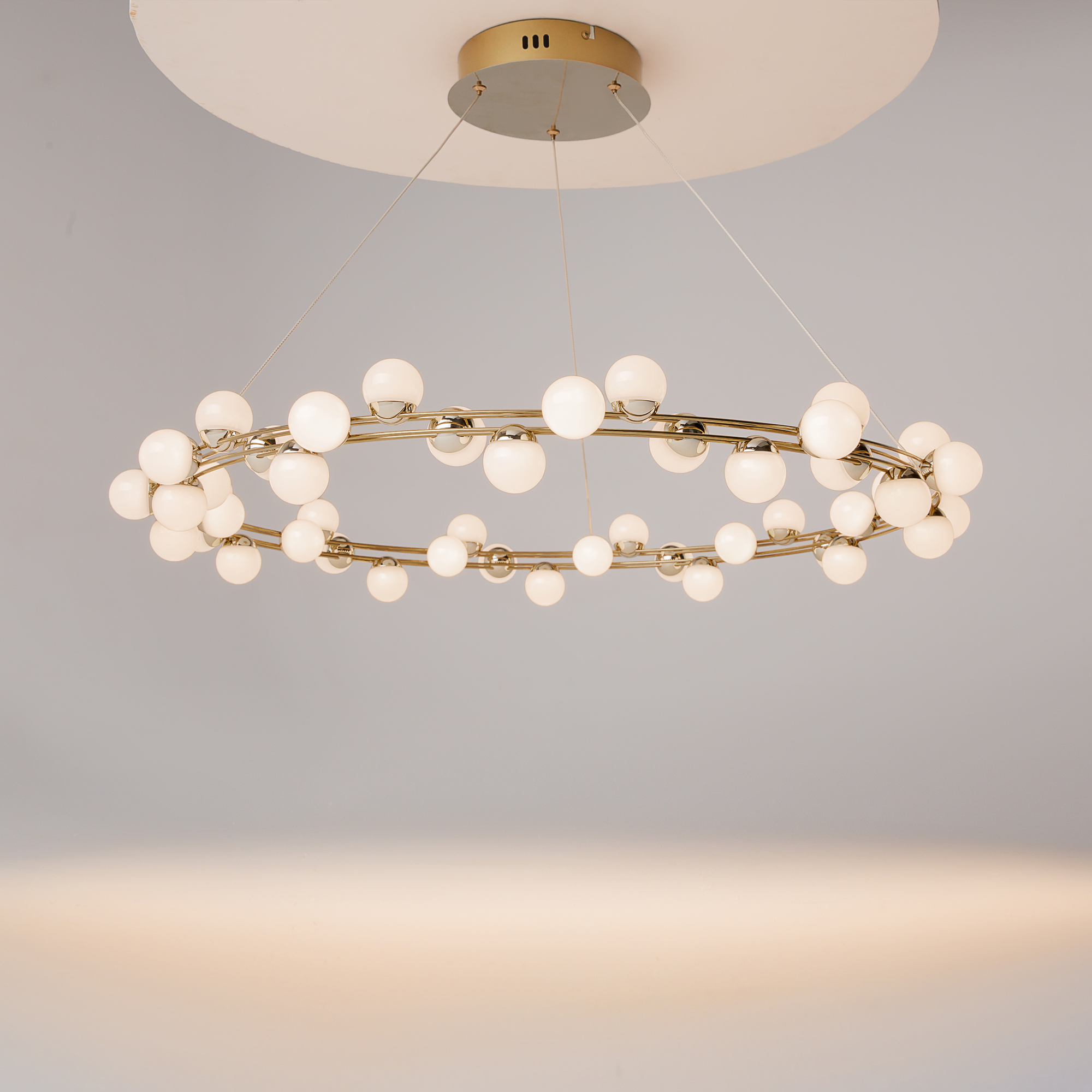 картинка Подвесная светодиодная люстра Maytoni Tessara MOD081PL-L50G3K магазин pro-decor.kz являющийся официальным дистрибьютором в Казахстане картинка Подвесная светодиодная люстра Maytoni Tessara MOD081PL-L50G3K от магазина pro-decor.kz