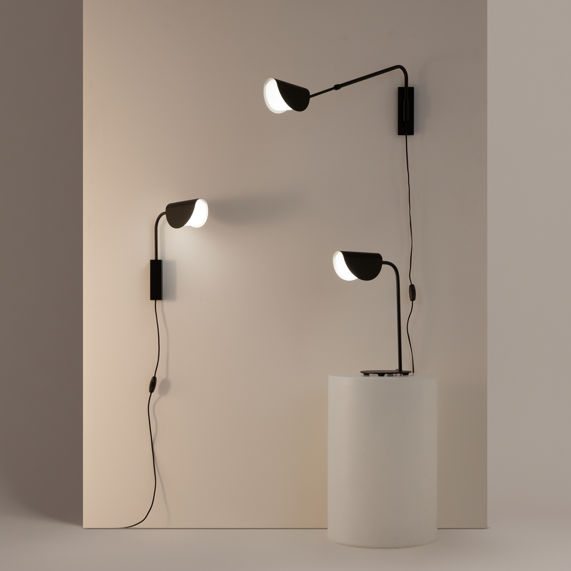 картинка Настенный светильник (бра) Maytoni MOD126WL-01B1 магазин pro-decor.kz являющийся официальным дистрибьютором в Казахстане картинка Настенный светильник (бра) Maytoni MOD126WL-01B1 от магазина pro-decor.kz