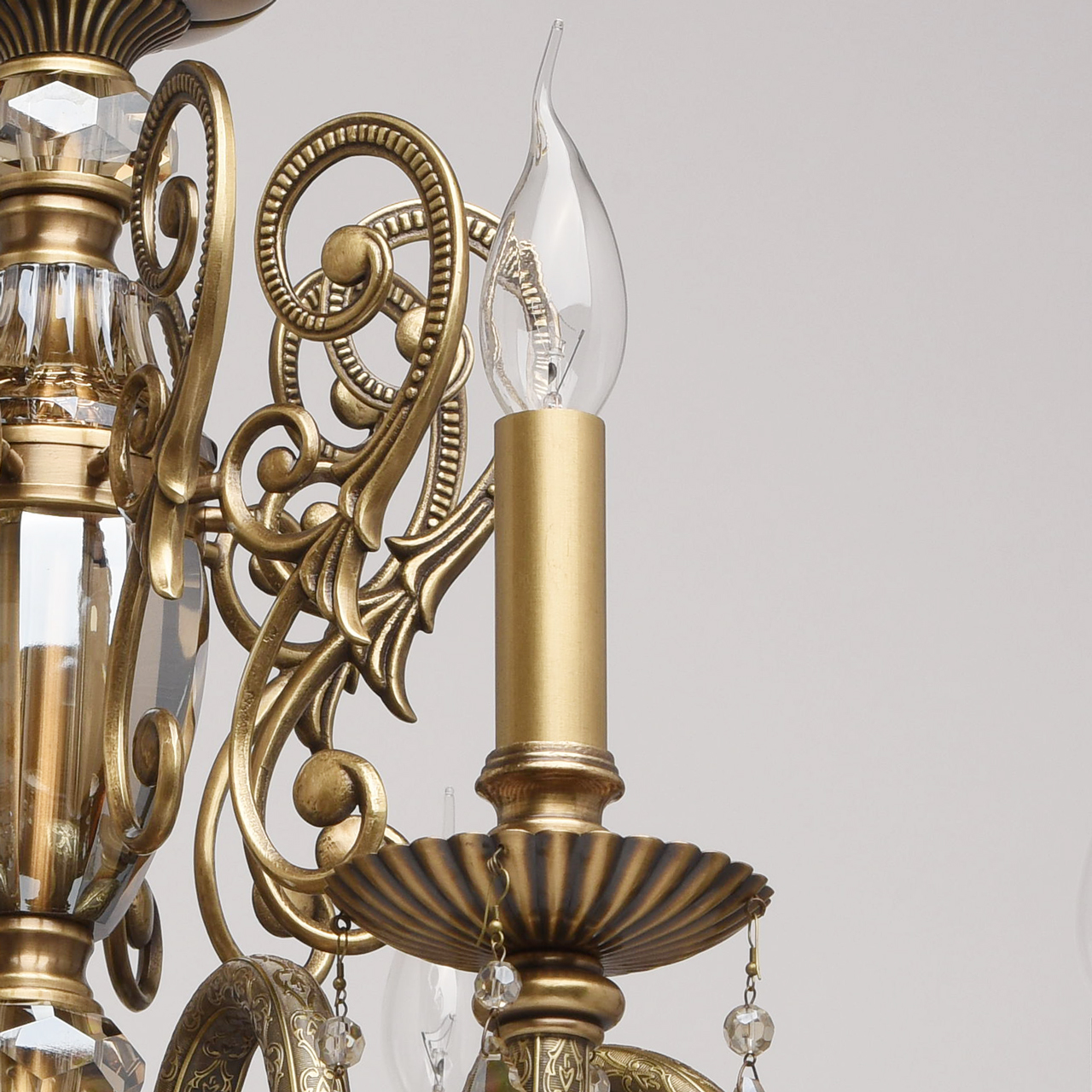 картинка Подвесная люстра Chiaro Габриэль 491011110 магазин pro-decor.kz являющийся официальным дистрибьютором в Казахстане картинка Подвесная люстра Chiaro Габриэль 491011110 от магазина pro-decor.kz