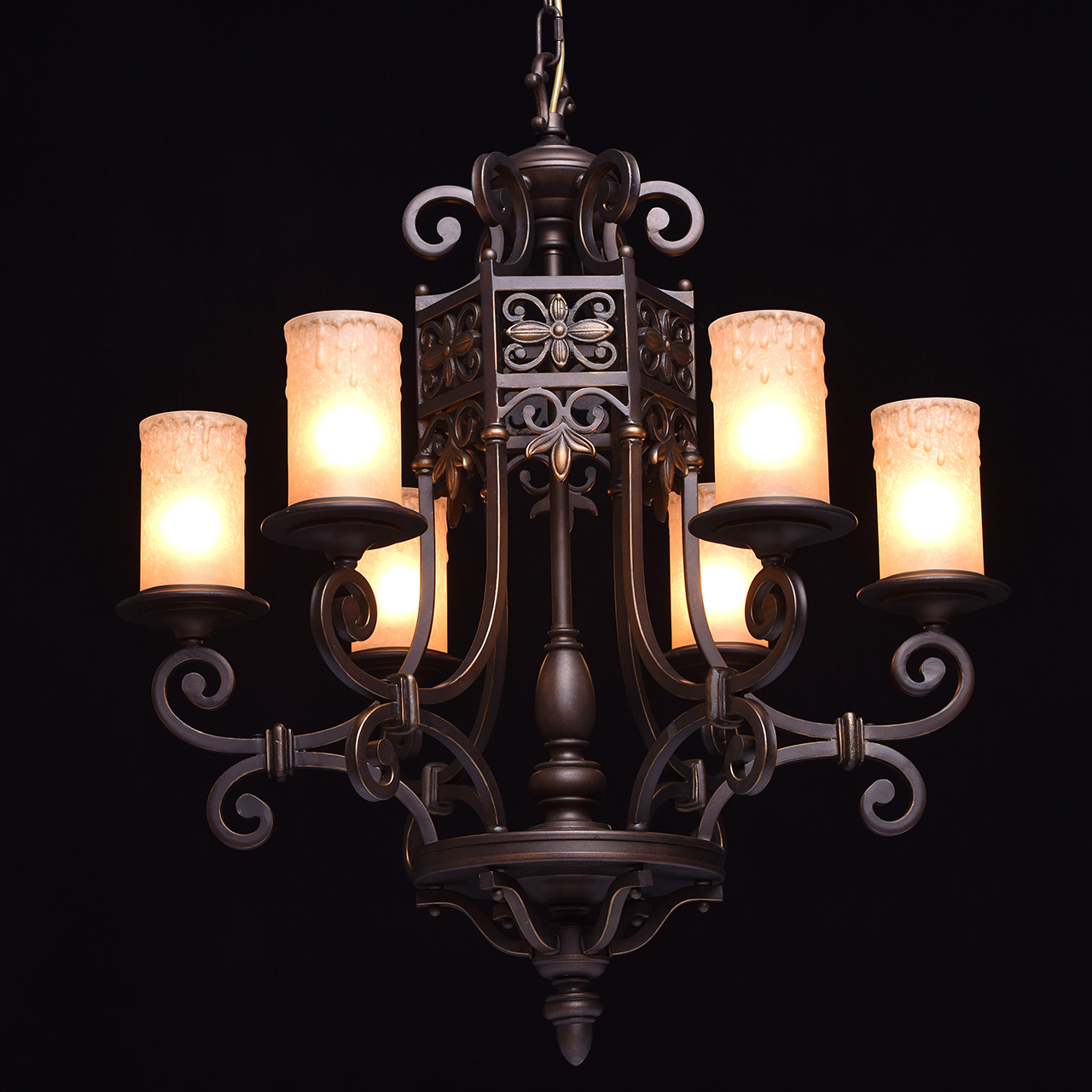 картинка Подвесная люстра Chiaro Айвенго 382011606 магазин pro-decor.kz являющийся официальным дистрибьютором в Казахстане картинка Подвесная люстра Chiaro Айвенго 382011606 от магазина pro-decor.kz