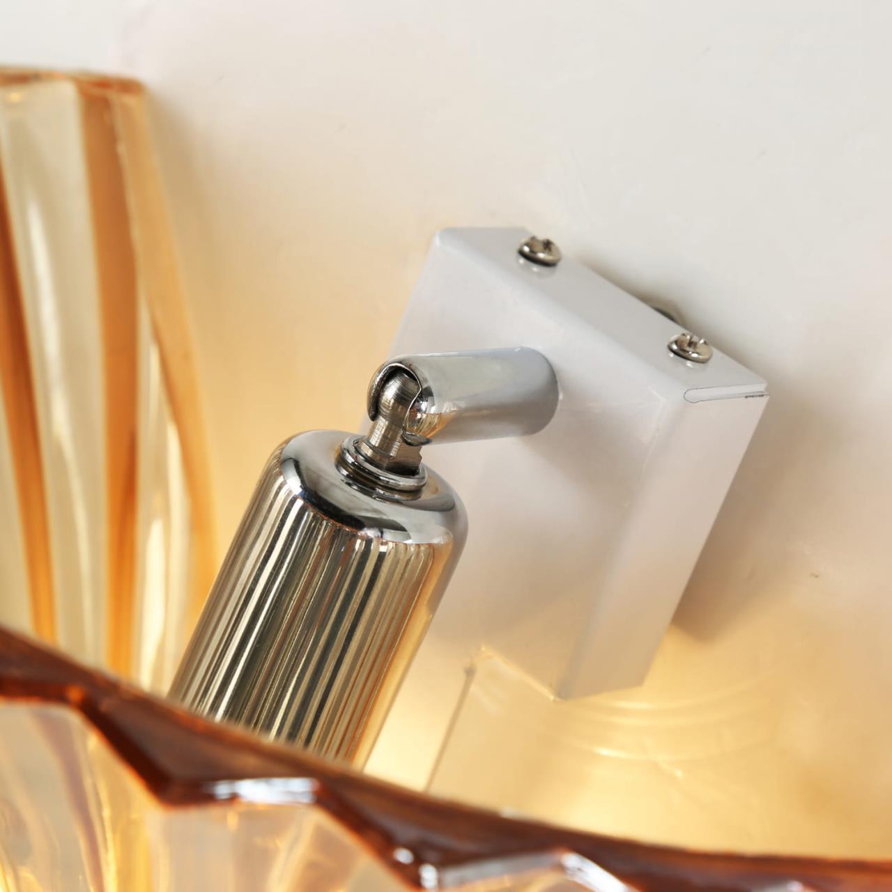 картинка Настенный светильник Favourite Iris 1697-1W от магазина pro-decor.kz