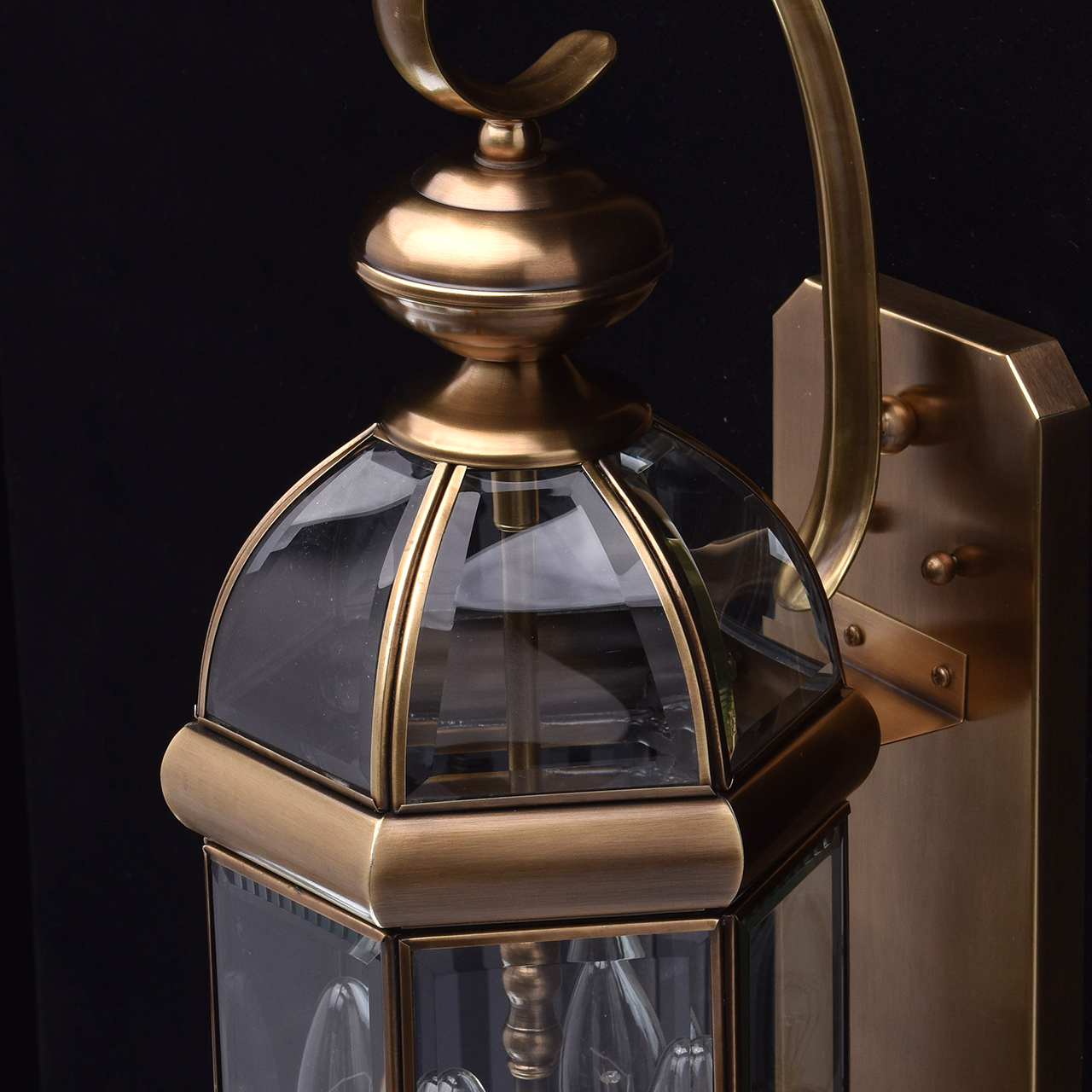 картинка Уличный настенный светильник Chiaro Мидос 802020504 магазин pro-decor.kz являющийся официальным дистрибьютором в Казахстане картинка Уличный настенный светильник Chiaro Мидос 802020504 от магазина pro-decor.kz