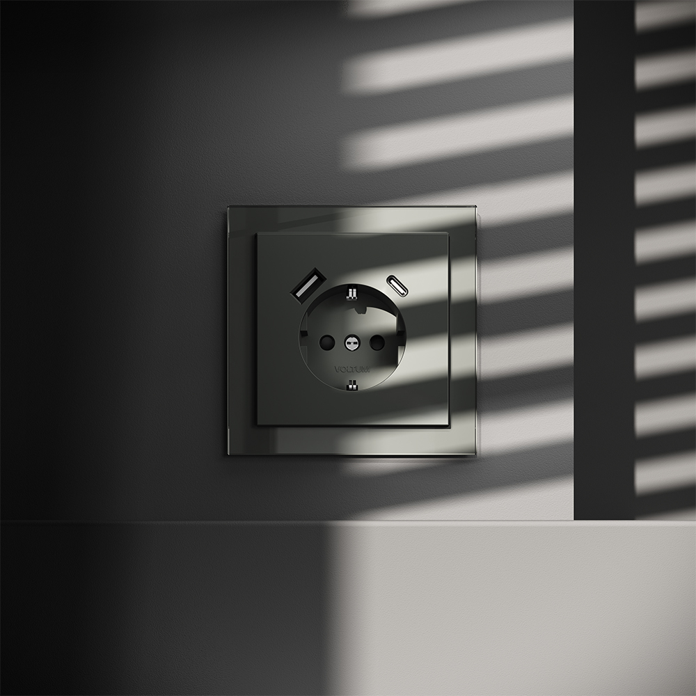 картинка Розетка встраиваемая VOLTUM S70 с заземлением и защитными шторками, 16А, с USB, A+С, (титан) VLS040506 от магазина pro-decor.kz