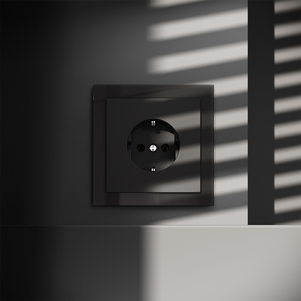 картинка Розетка встраиваемая VOLTUM S70 с заземлением 16А, (черный матовый) VLS040108 от магазина pro-decor.kz