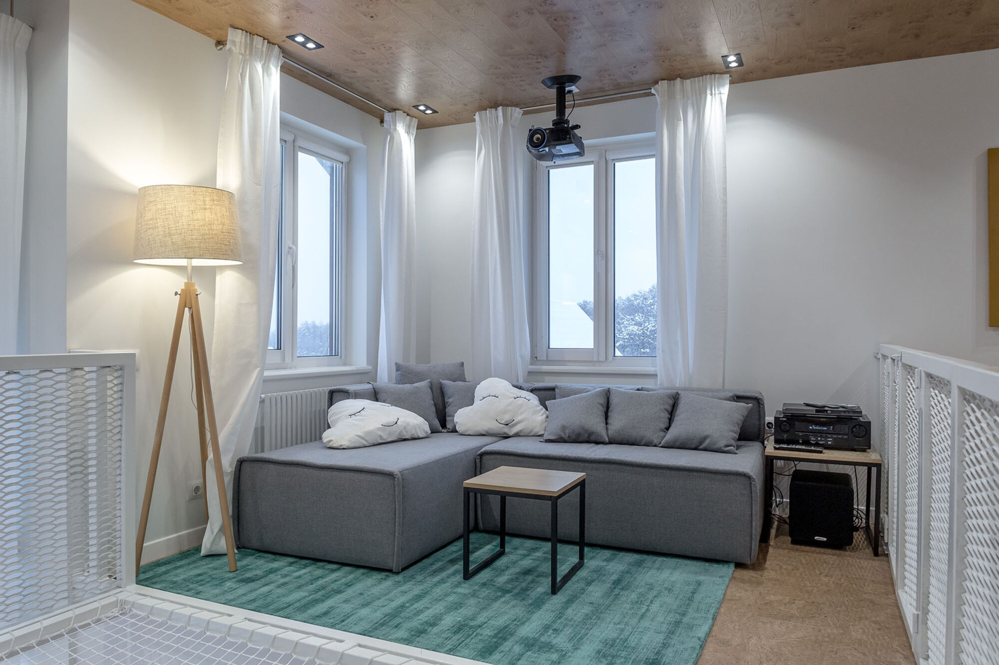 картинка Торшер Maytoni Calvin Z177-FL-01-BR от магазина pro-decor.kz