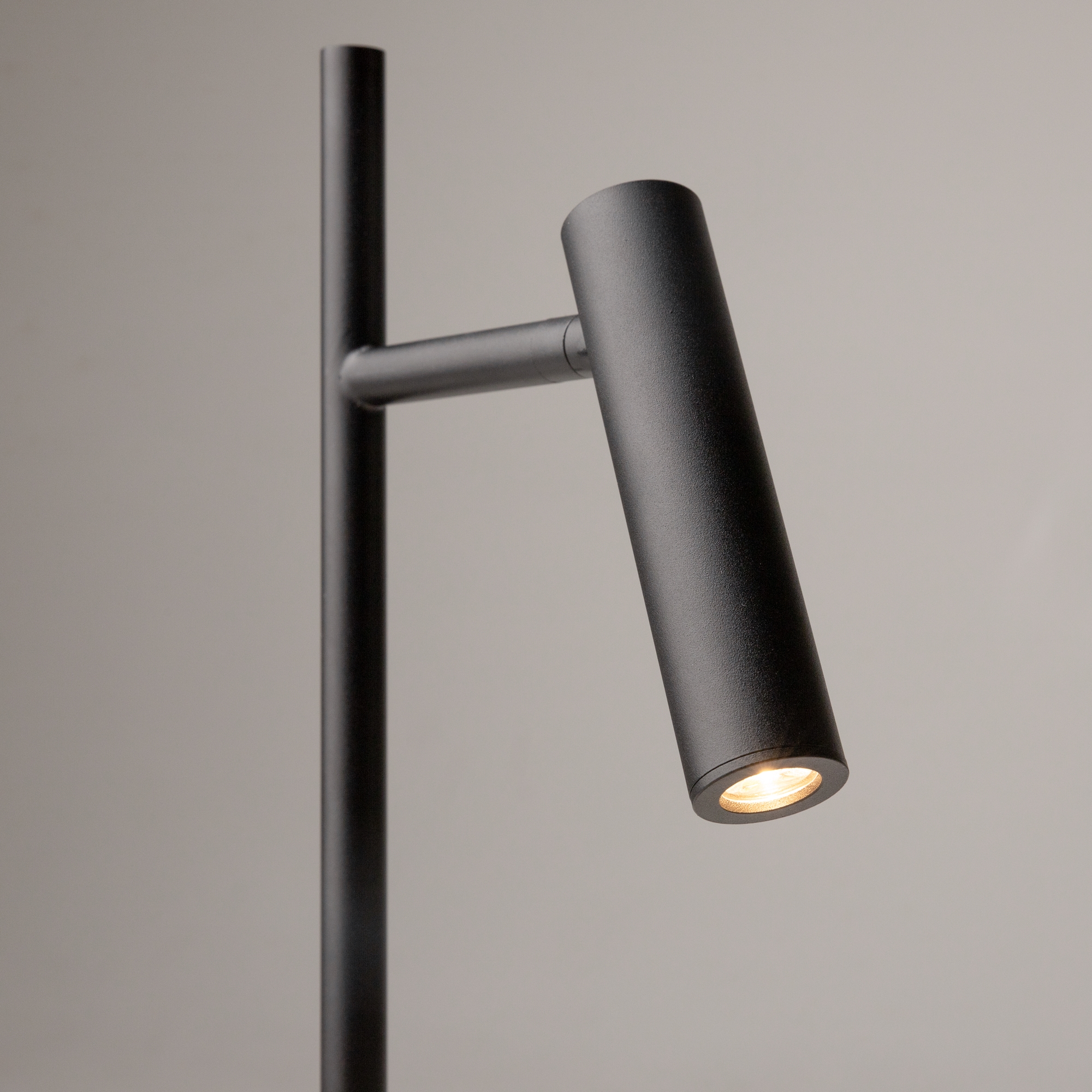 картинка Настольная лампа Maytoni Estudo Z010TL-L8B3K от магазина pro-decor.kz