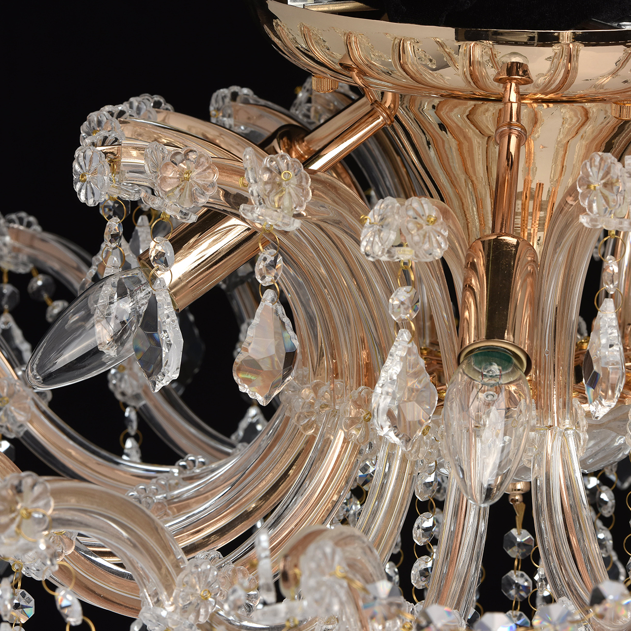 картинка Потолочная люстра Chiaro Луиза 383010106 магазин pro-decor.kz являющийся официальным дистрибьютором в Казахстане картинка Потолочная люстра Chiaro Луиза 383010106 от магазина pro-decor.kz