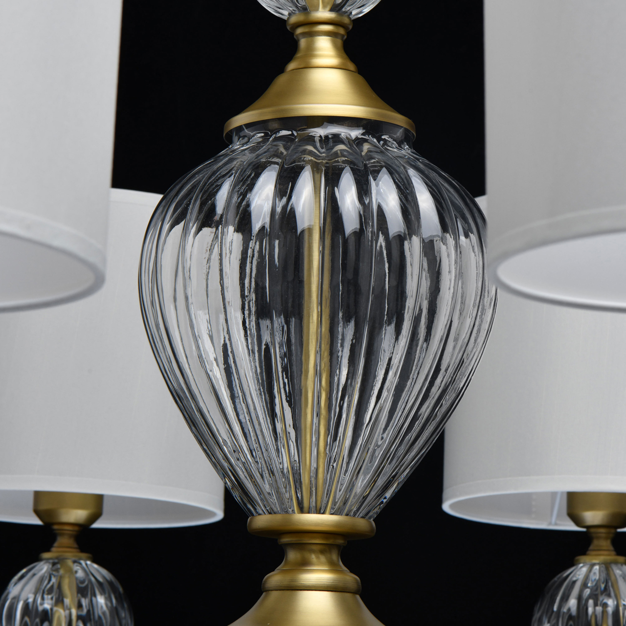 картинка Подвесная люстра Chiaro Оделия 619011408 от магазина pro-decor.kz