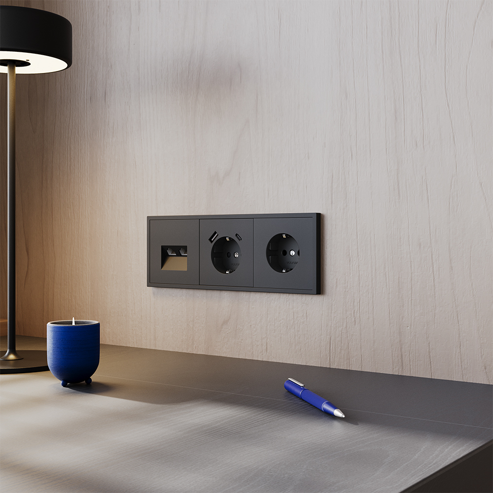 картинка Розетка встраиваемая VOLTUM S70 с заземлением 16А, (черный матовый) VLS040108 от магазина pro-decor.kz