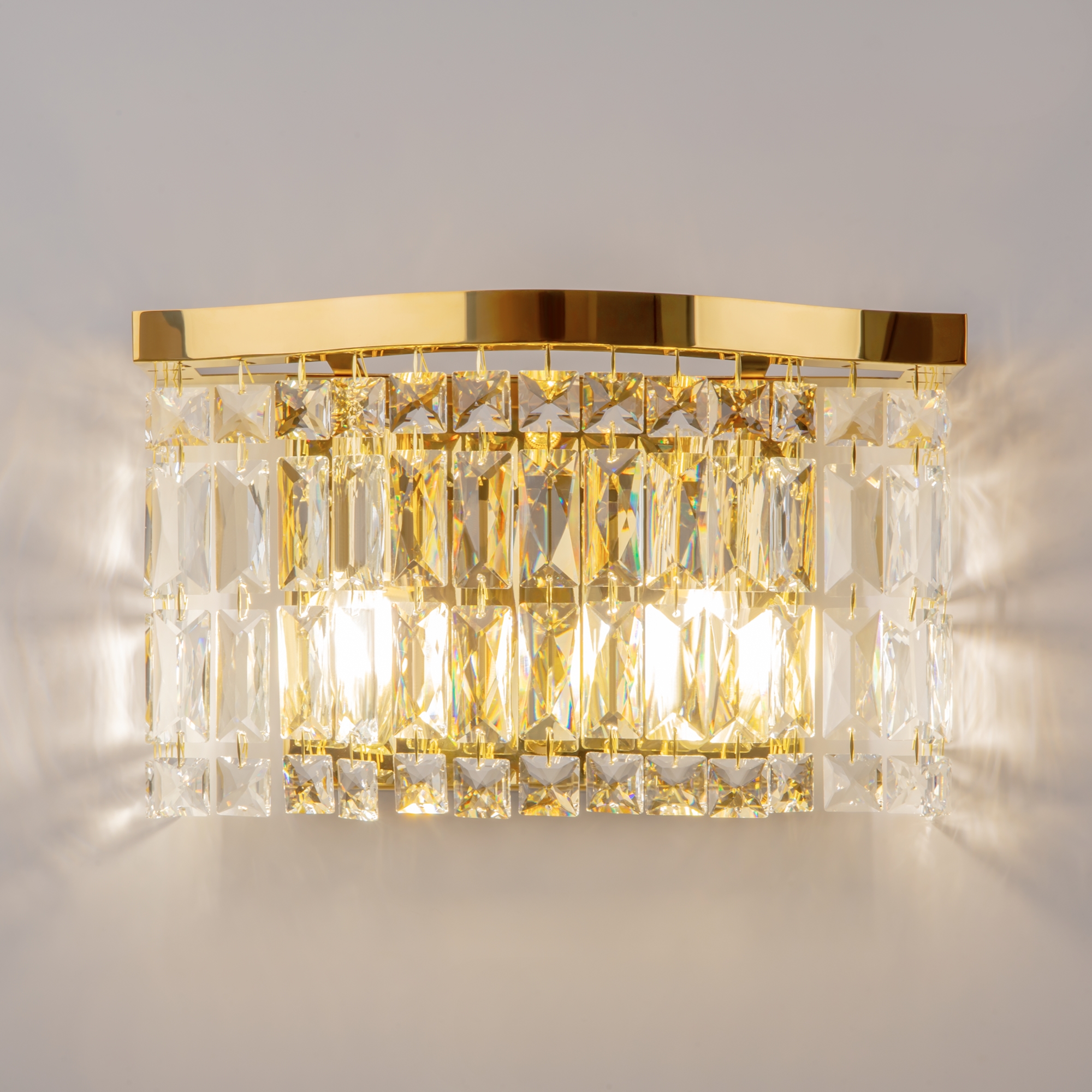 картинка Настенный светильник (бра) Maytoni DIA005WL-02G магазин pro-decor.kz являющийся официальным дистрибьютором в Казахстане картинка Настенный светильник (бра) Maytoni DIA005WL-02G от магазина pro-decor.kz