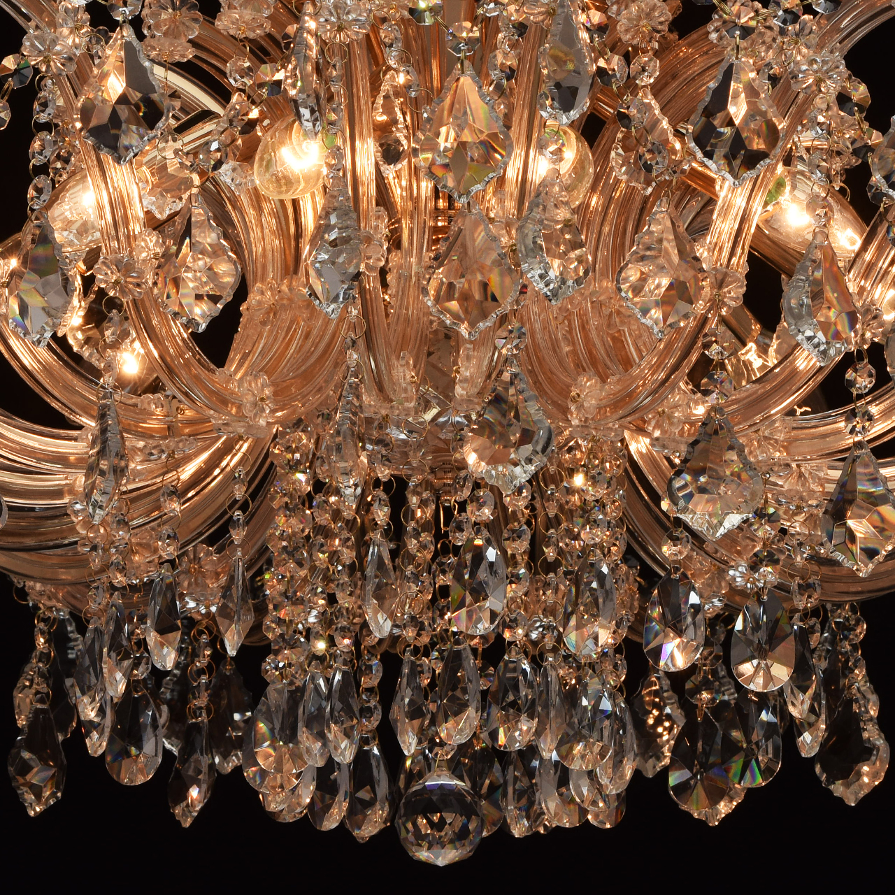 картинка Потолочная люстра Chiaro Луиза 383010210 магазин pro-decor.kz являющийся официальным дистрибьютором в Казахстане картинка Потолочная люстра Chiaro Луиза 383010210 от магазина pro-decor.kz