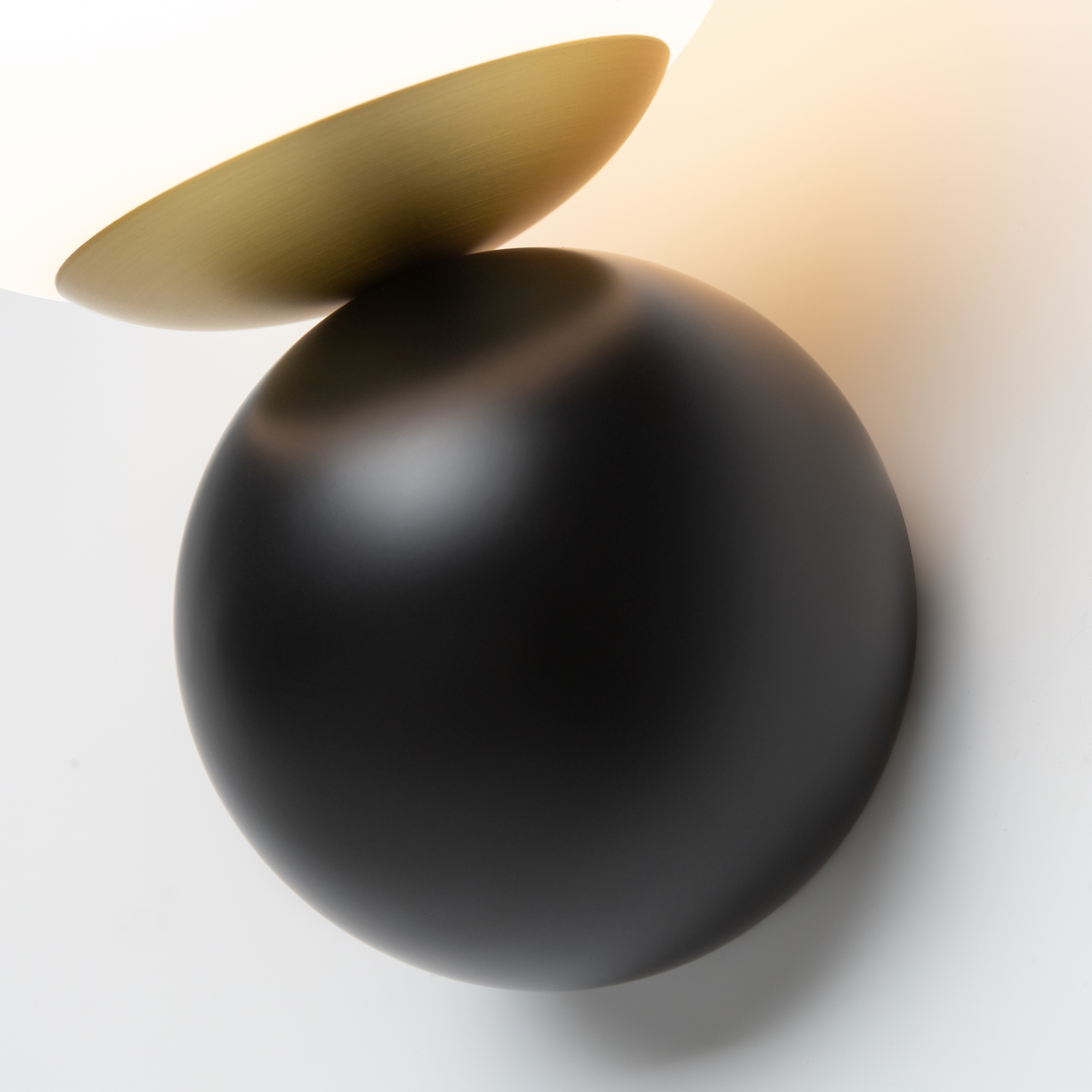 картинка Настенный светильник (бра) Maytoni MOD048WL-01G от магазина pro-decor.kz