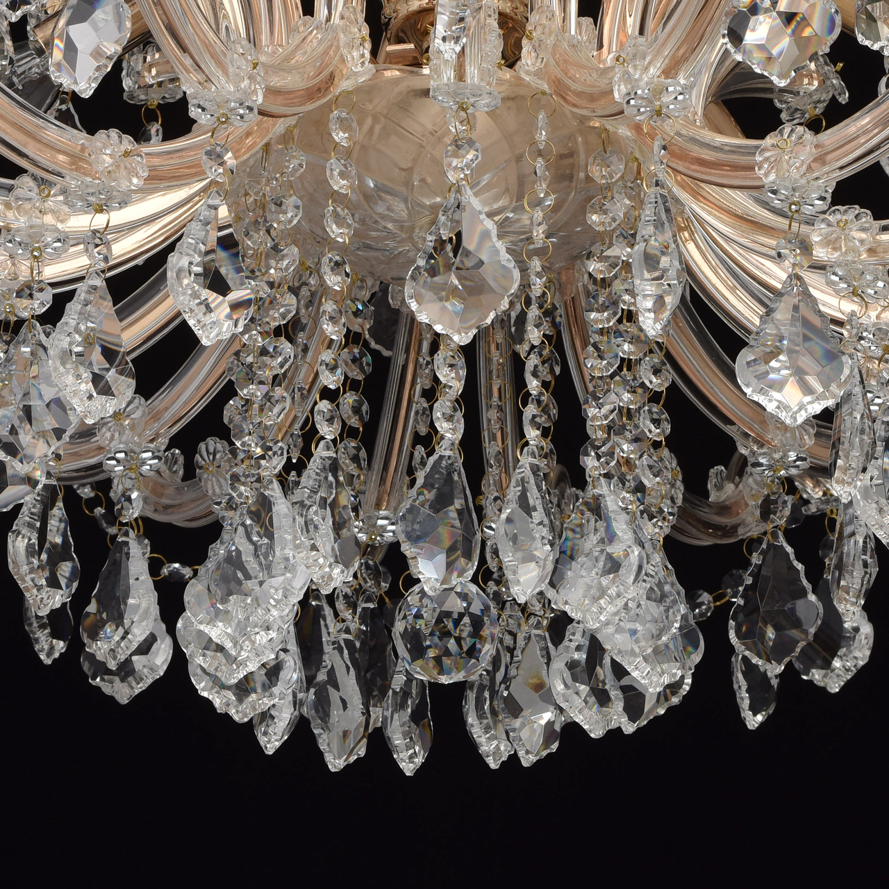 картинка Потолочная люстра Chiaro Луиза 383010106 магазин pro-decor.kz являющийся официальным дистрибьютором в Казахстане картинка Потолочная люстра Chiaro Луиза 383010106 от магазина pro-decor.kz