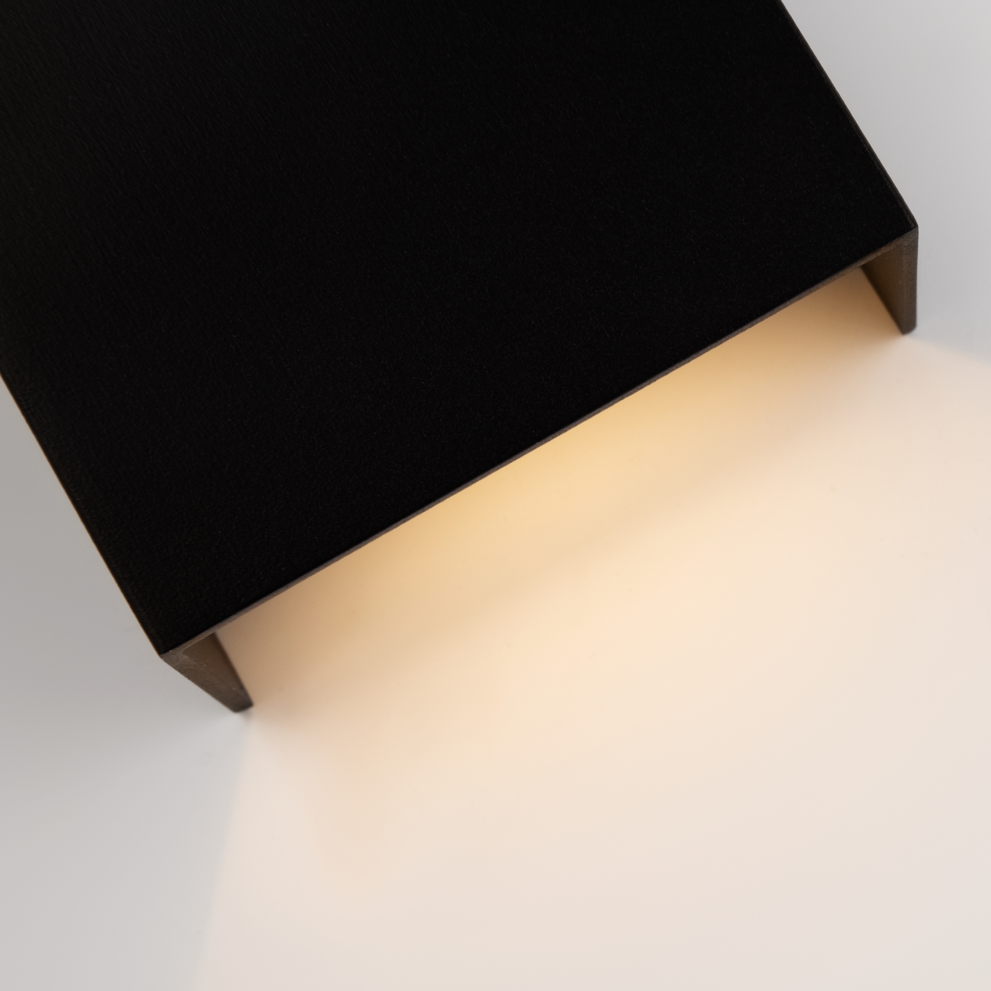 картинка Бра Maytoni O040WL-L11B3K от магазина pro-decor.kz