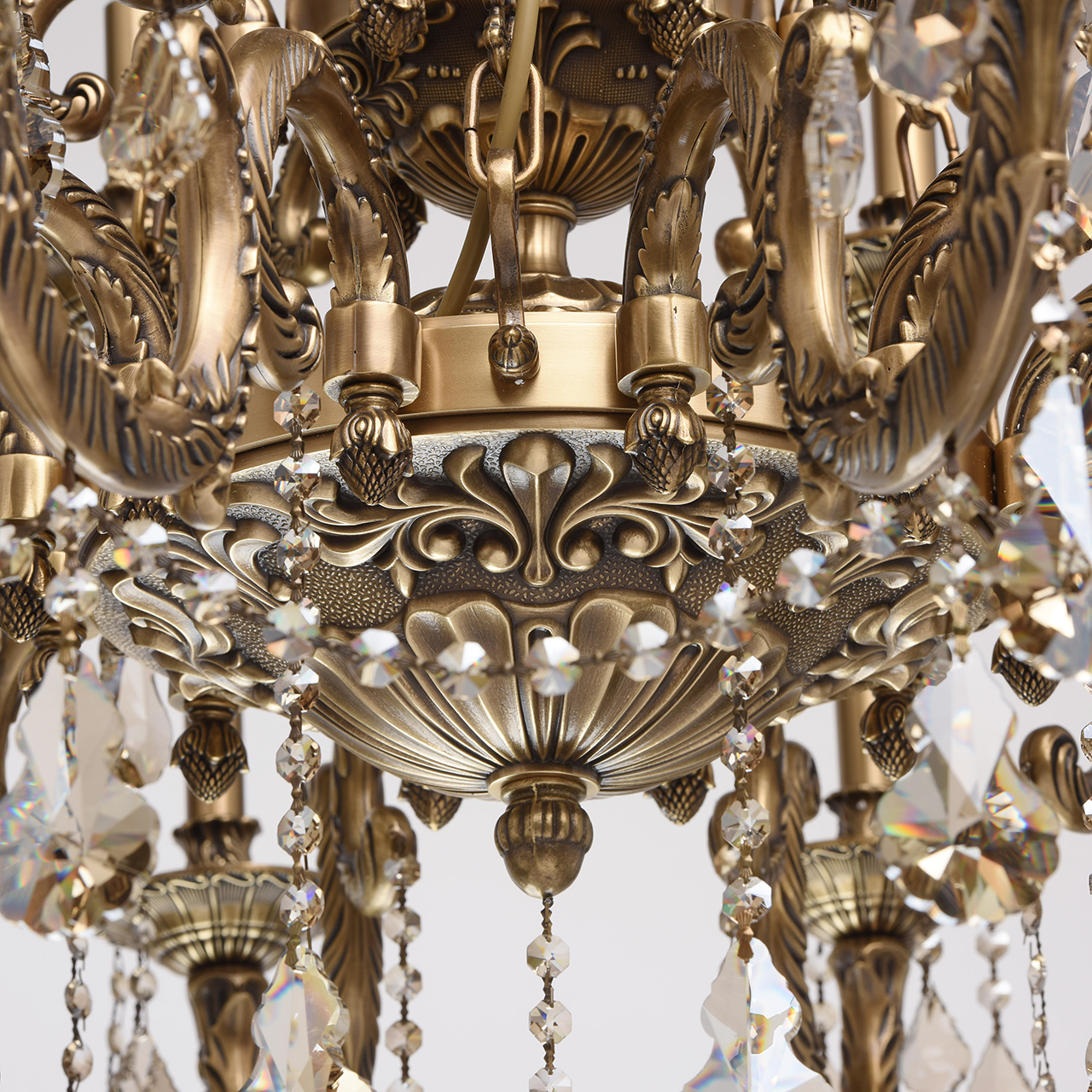 картинка Подвесная люстра Chiaro Габриэль 491010918 магазин pro-decor.kz являющийся официальным дистрибьютором в Казахстане картинка Подвесная люстра Chiaro Габриэль 491010918 от магазина pro-decor.kz