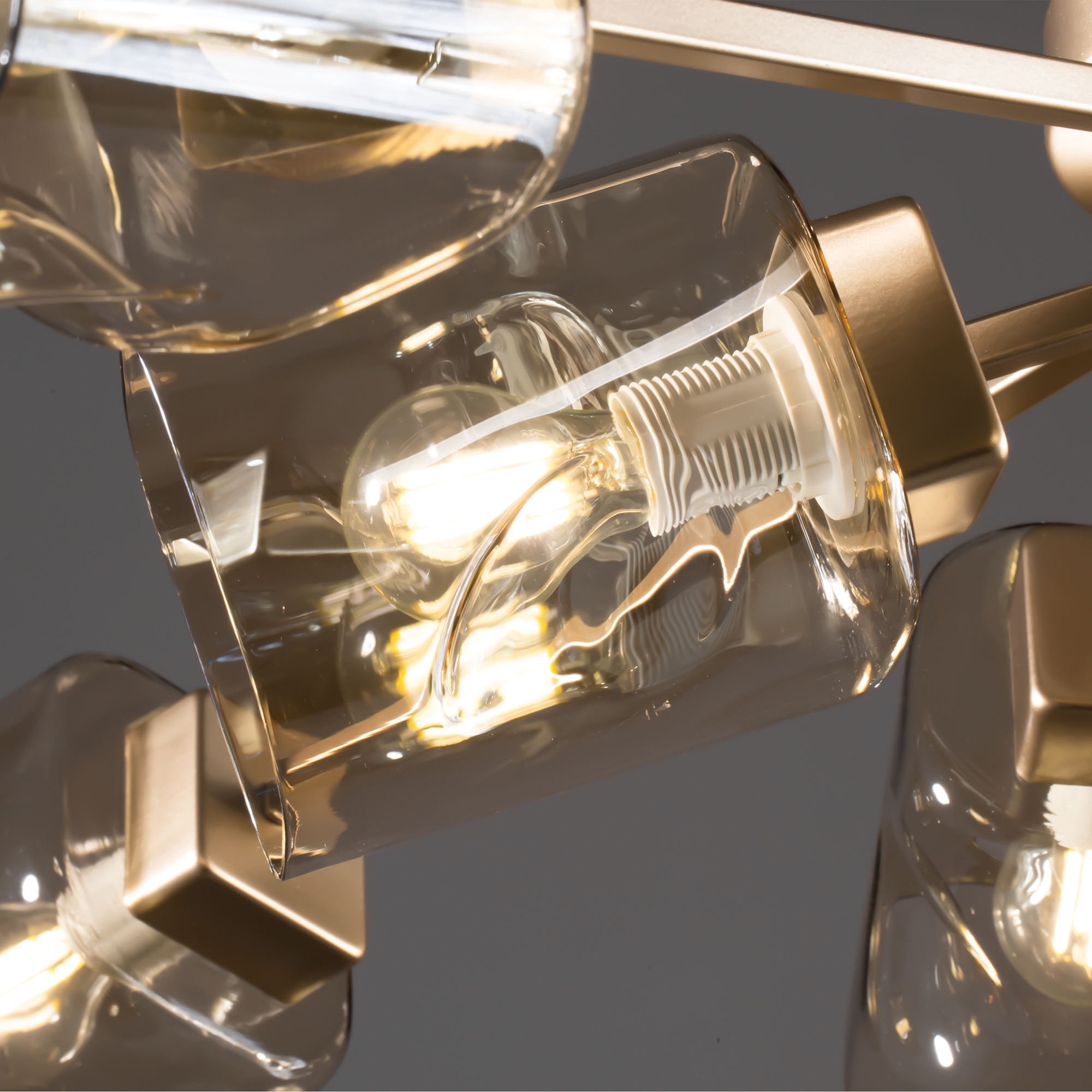 картинка Потолочная люстра Freya Isabella FR5095CL-08G магазин pro-decor.kz являющийся официальным дистрибьютором в Казахстане картинка Потолочная люстра Freya Isabella FR5095CL-08G от магазина pro-decor.kz