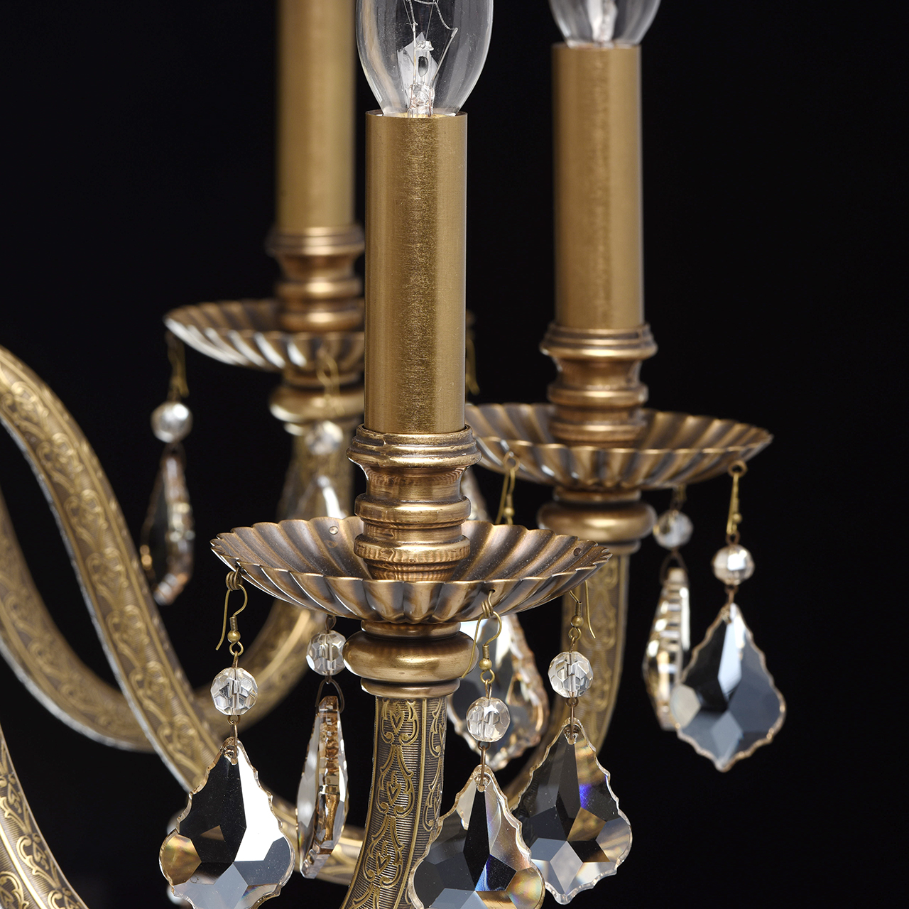 картинка Подвесная люстра Chiaro Габриэль 491011110 магазин pro-decor.kz являющийся официальным дистрибьютором в Казахстане картинка Подвесная люстра Chiaro Габриэль 491011110 от магазина pro-decor.kz