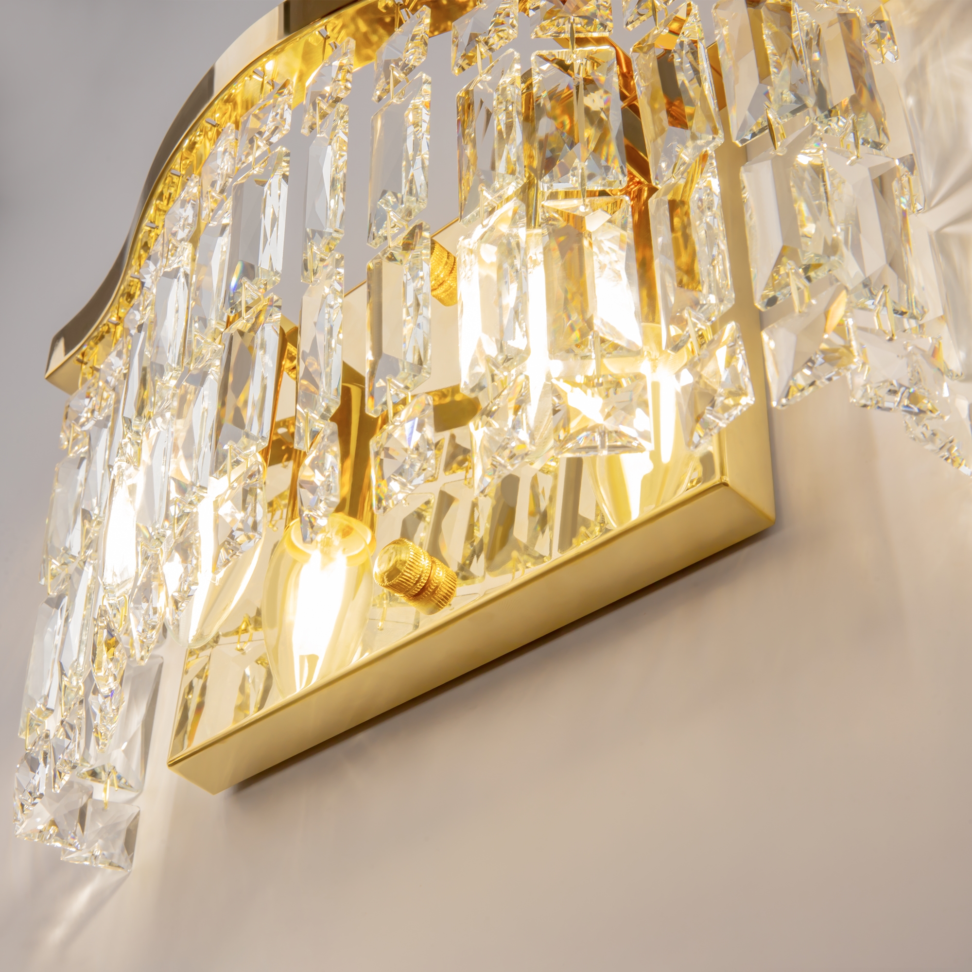 картинка Настенный светильник (бра) Maytoni DIA005WL-02G от магазина pro-decor.kz